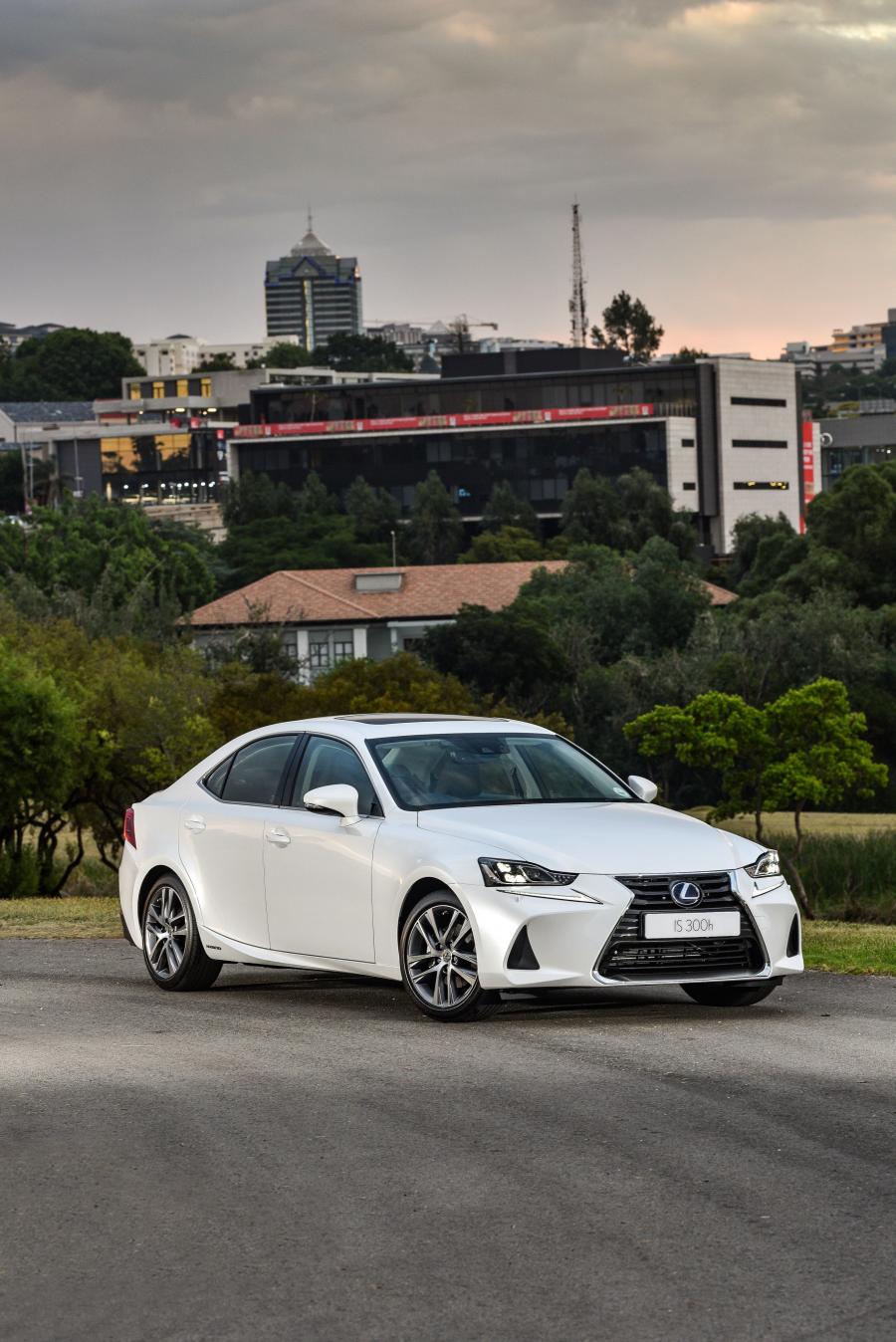  Lexus IS300h (XE30) 2018 года  (ZA) (фото 5 из 16)